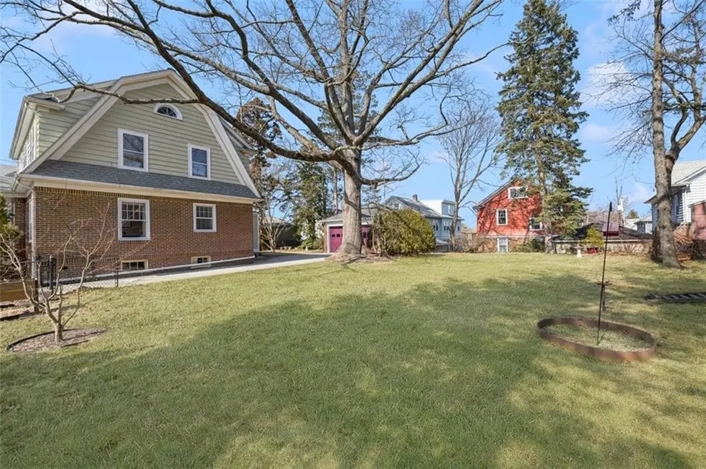 108 112 Woodbine Street Providence RI 02906