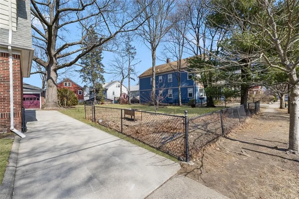 108 112 Woodbine Street Providence RI 02906