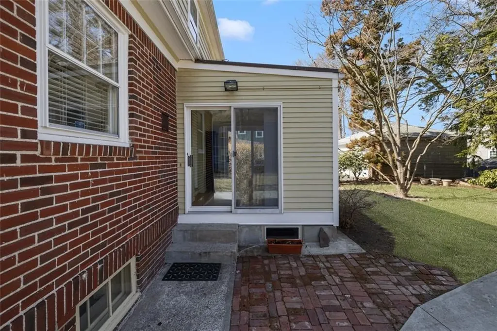 108 112 Woodbine Street Providence RI 02906