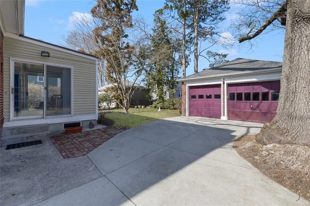 108 112 Woodbine Street Providence RI 02906