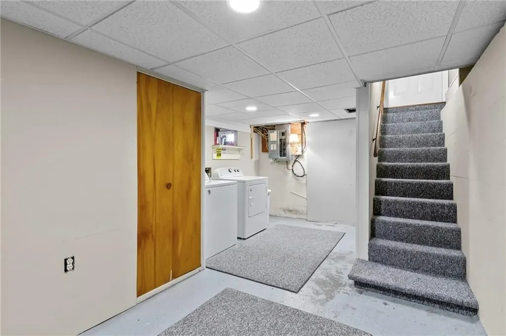 22 Elmwood Drive Bristol RI 02809