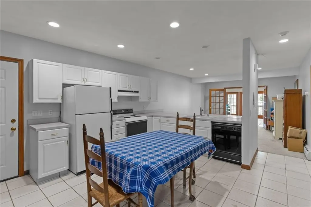 385 Olney Arnold Road Cranston RI 02921