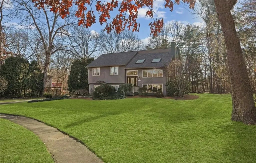 12 Donna's Way Coventry RI 02816
