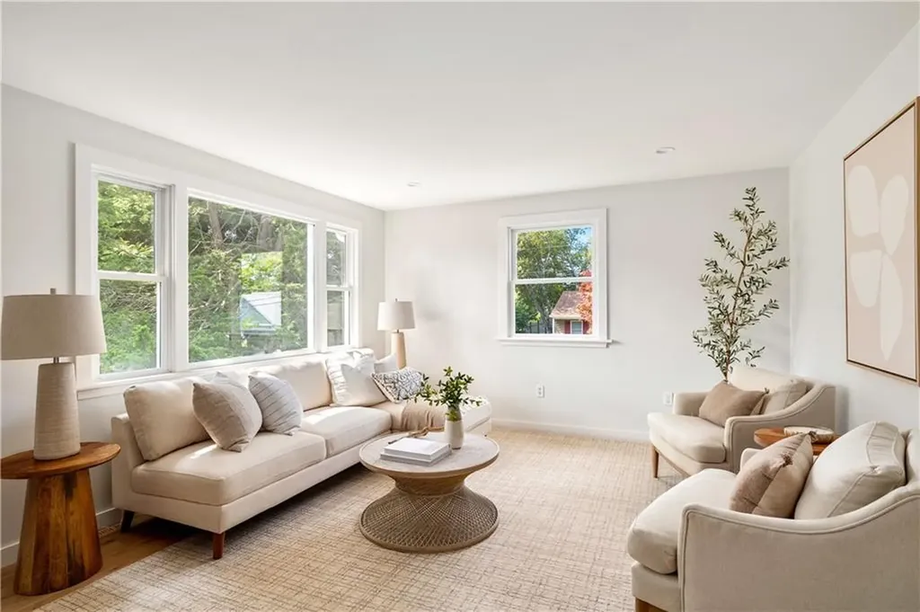 16 Coffey Avenue Narragansett RI 02882