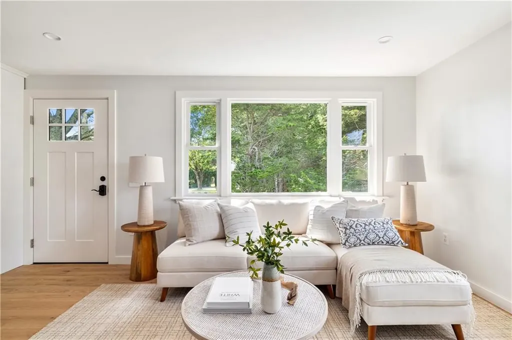 16 Coffey Avenue Narragansett RI 02882