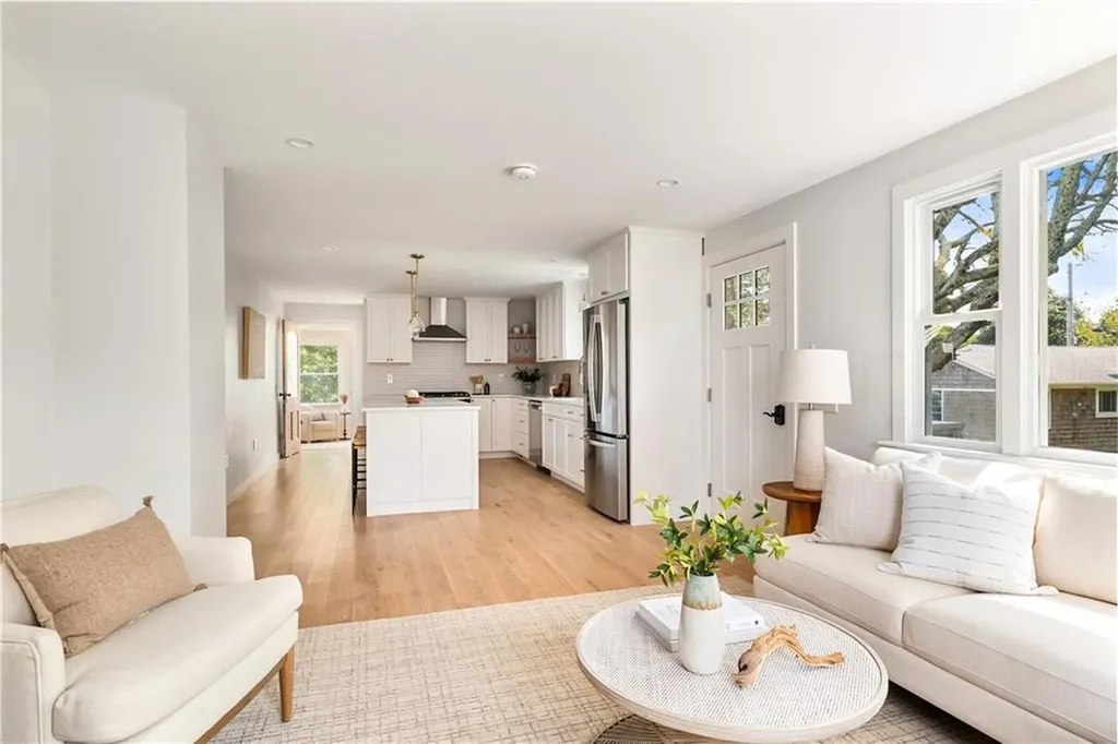 16 Coffey Avenue Narragansett RI 02882