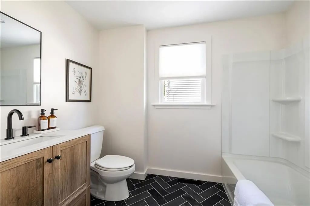 16 Coffey Avenue Narragansett RI 02882