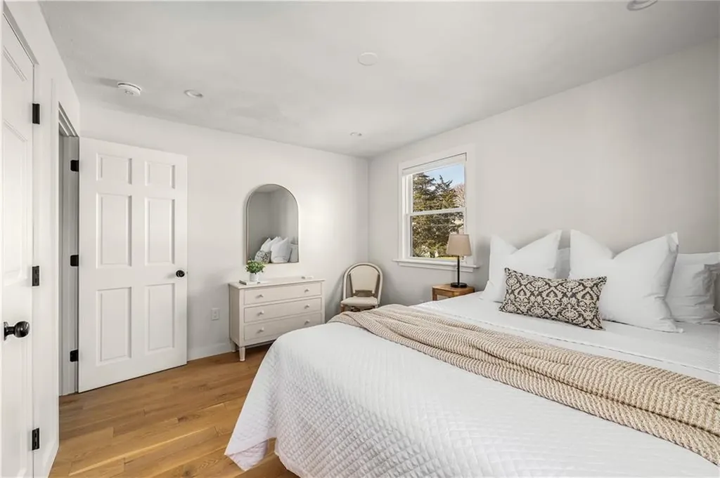 16 Coffey Avenue Narragansett RI 02882