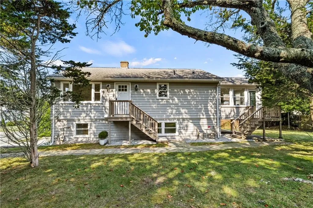 16 Coffey Avenue Narragansett RI 02882