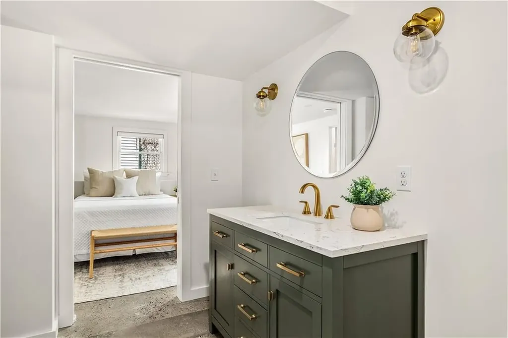 16 Coffey Avenue Narragansett RI 02882