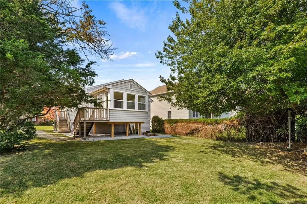 16 Coffey Avenue Narragansett RI 02882