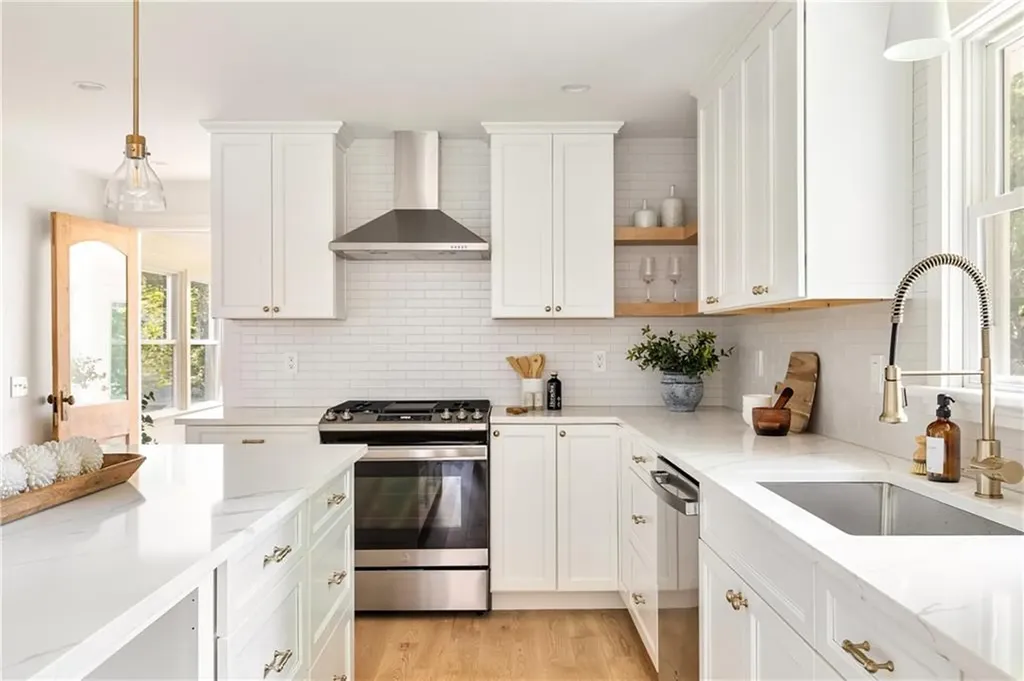 16 Coffey Avenue Narragansett RI 02882