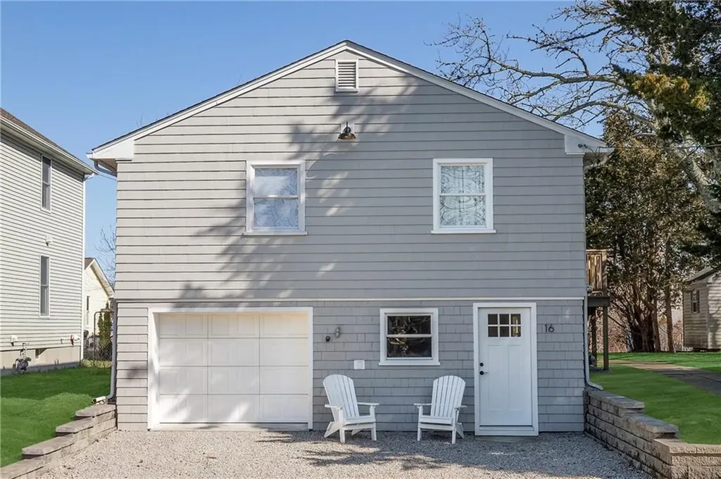 16 Coffey Avenue Narragansett RI 02882