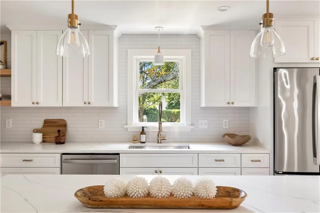 16 Coffey Avenue Narragansett RI 02882