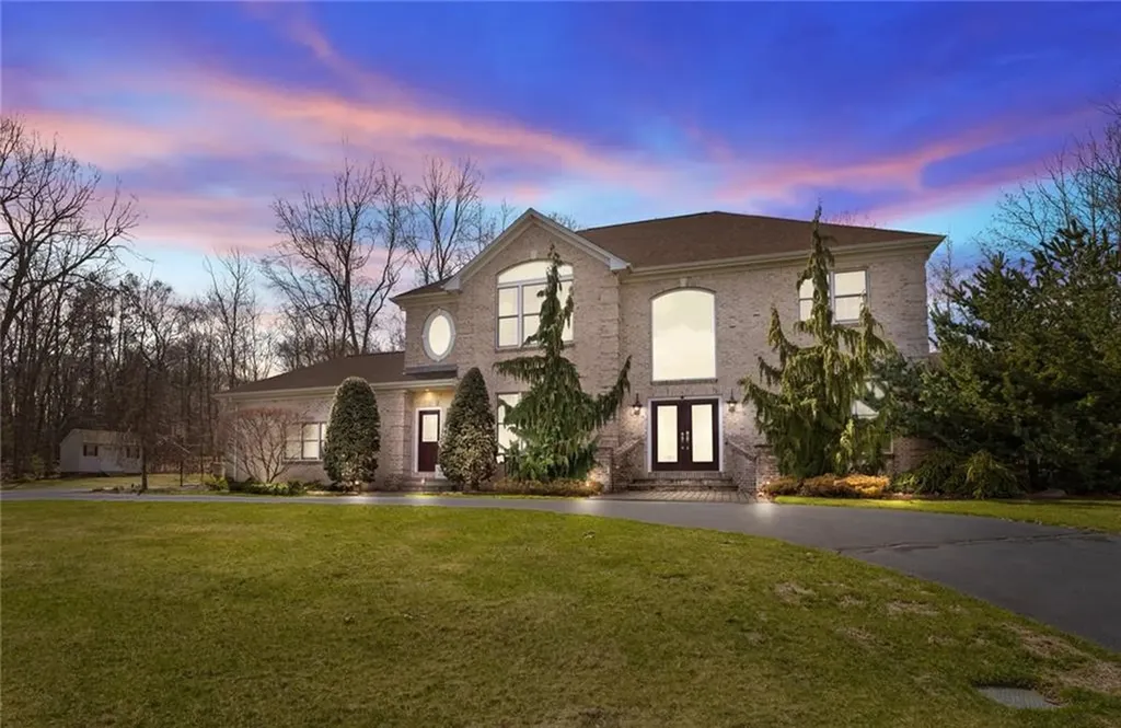 20 Fair Oaks Drive Lincoln RI 02865