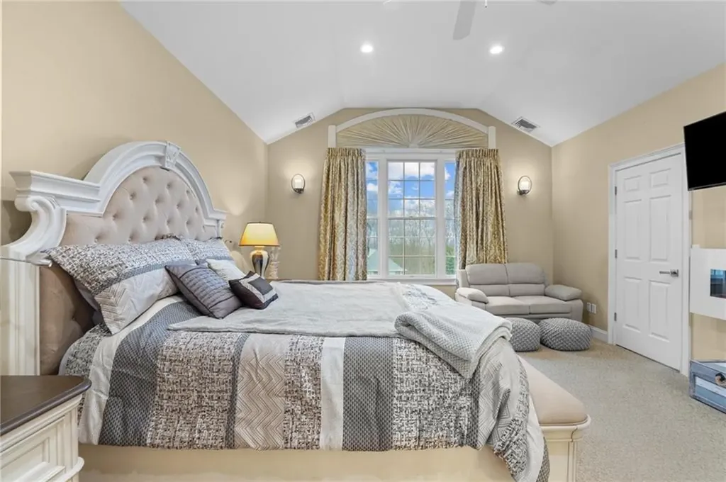 20 Fair Oaks Drive Lincoln RI 02865