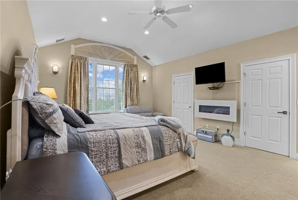 20 Fair Oaks Drive Lincoln RI 02865