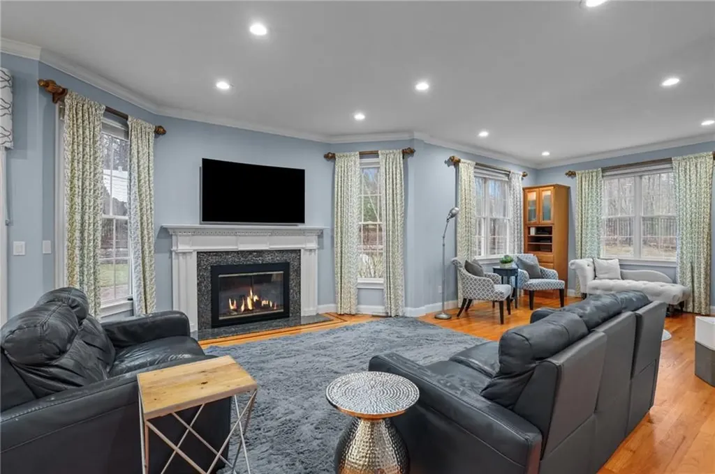20 Fair Oaks Drive Lincoln RI 02865