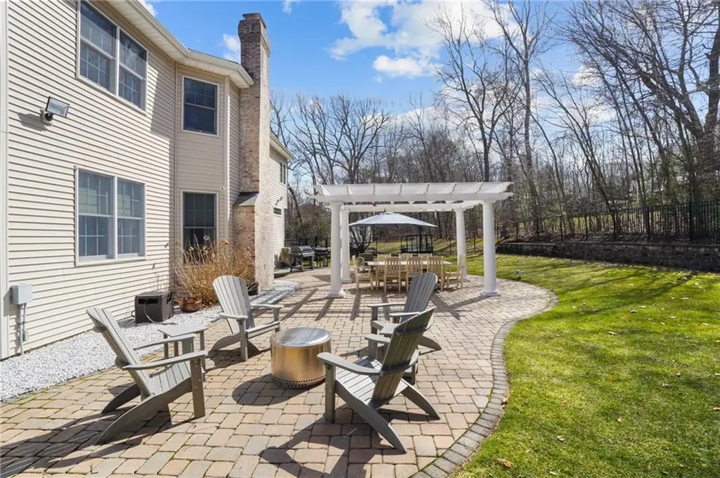 20 Fair Oaks Drive Lincoln RI 02865