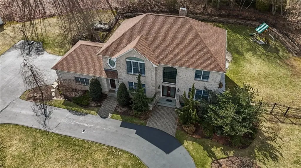 20 Fair Oaks Drive Lincoln RI 02865