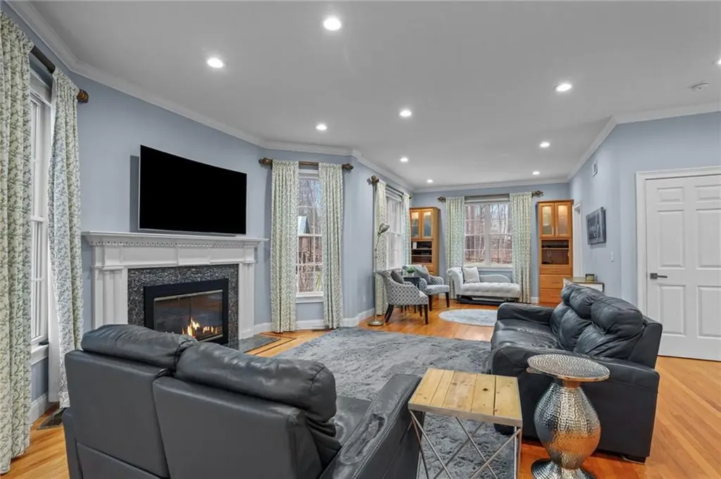 20 Fair Oaks Drive Lincoln RI 02865