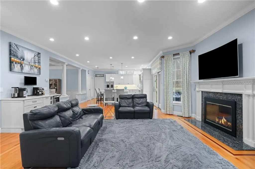20 Fair Oaks Drive Lincoln RI 02865