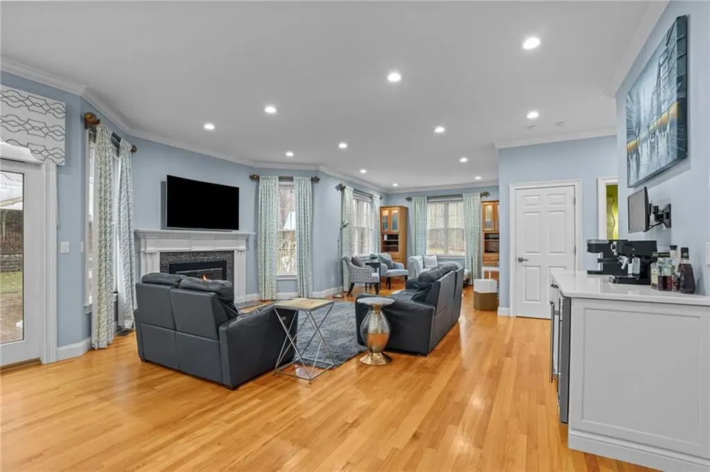 20 Fair Oaks Drive Lincoln RI 02865