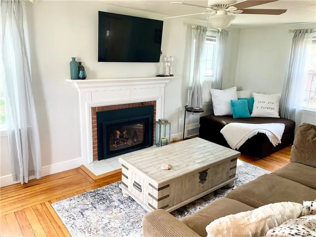 103 Brunswick Drive Warwick RI 02886