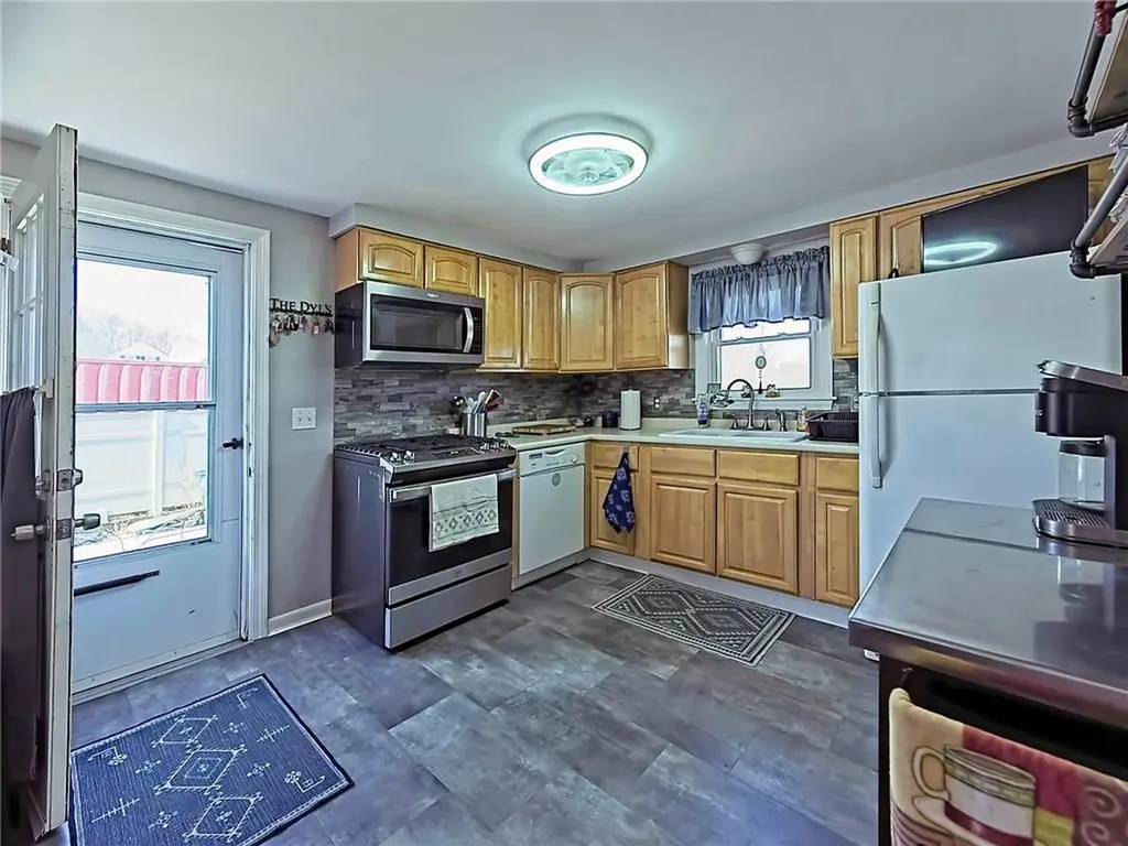 8 Bassett Street Coventry RI 02816