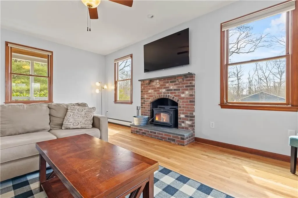 153 North Road Hopkinton RI 02833