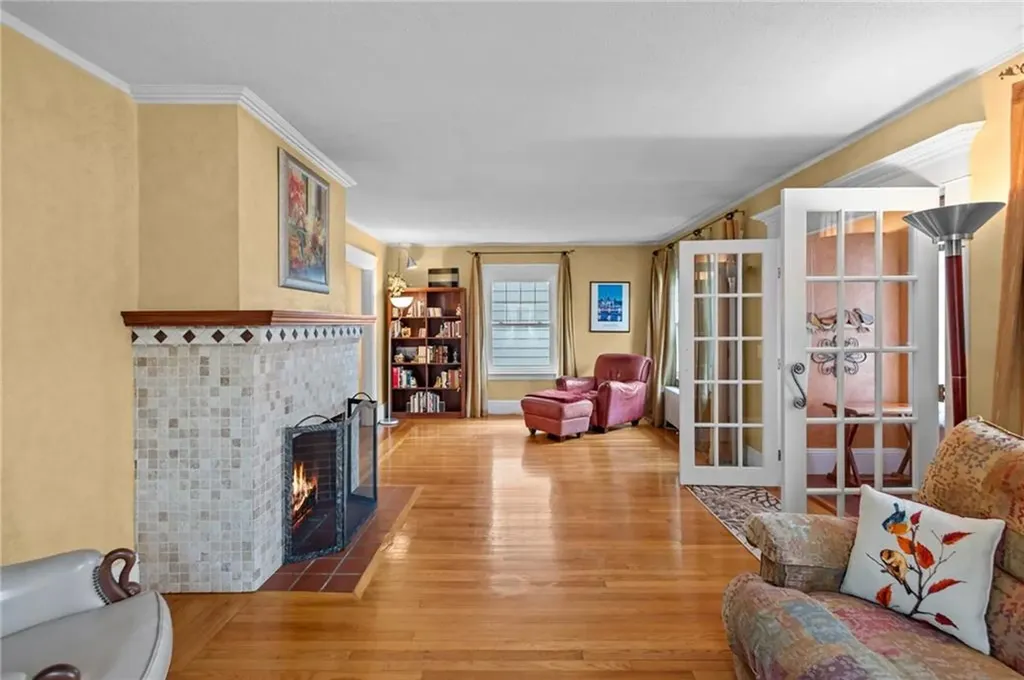 77 Friendly Road Cranston RI 02910