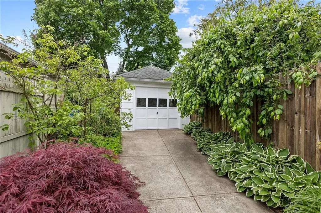 77 Friendly Road Cranston RI 02910