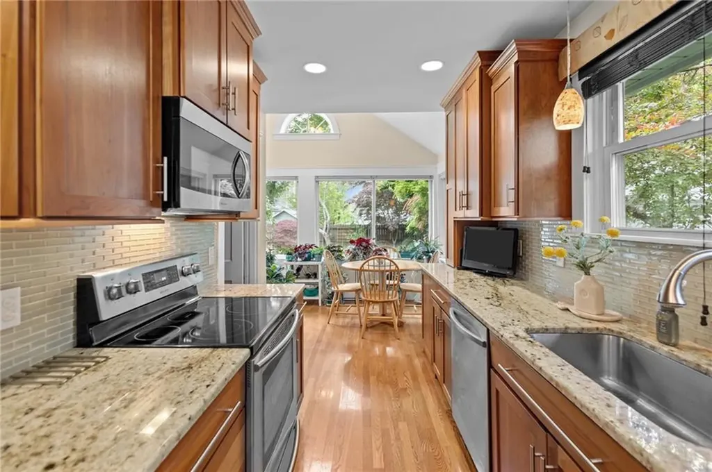 77 Friendly Road Cranston RI 02910