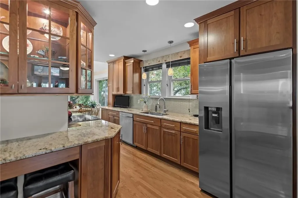 77 Friendly Road Cranston RI 02910