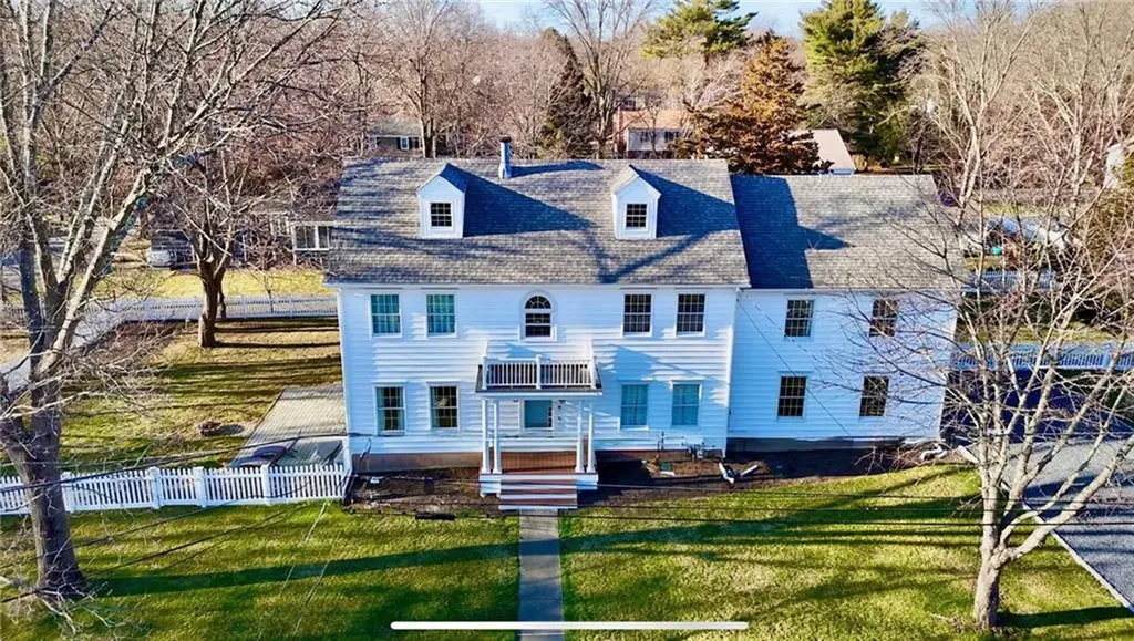 17 Mosher Drive Barrington RI 02806