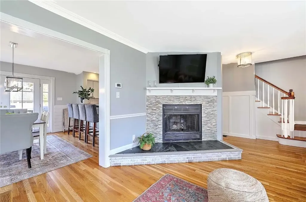 17 Mosher Drive Barrington RI 02806