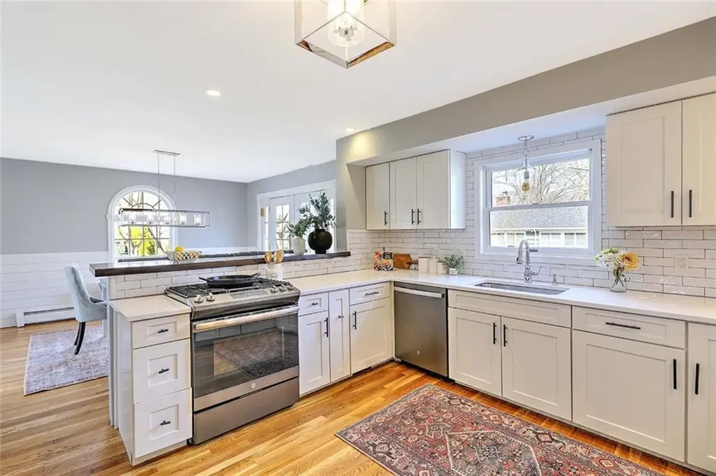 17 Mosher Drive Barrington RI 02806