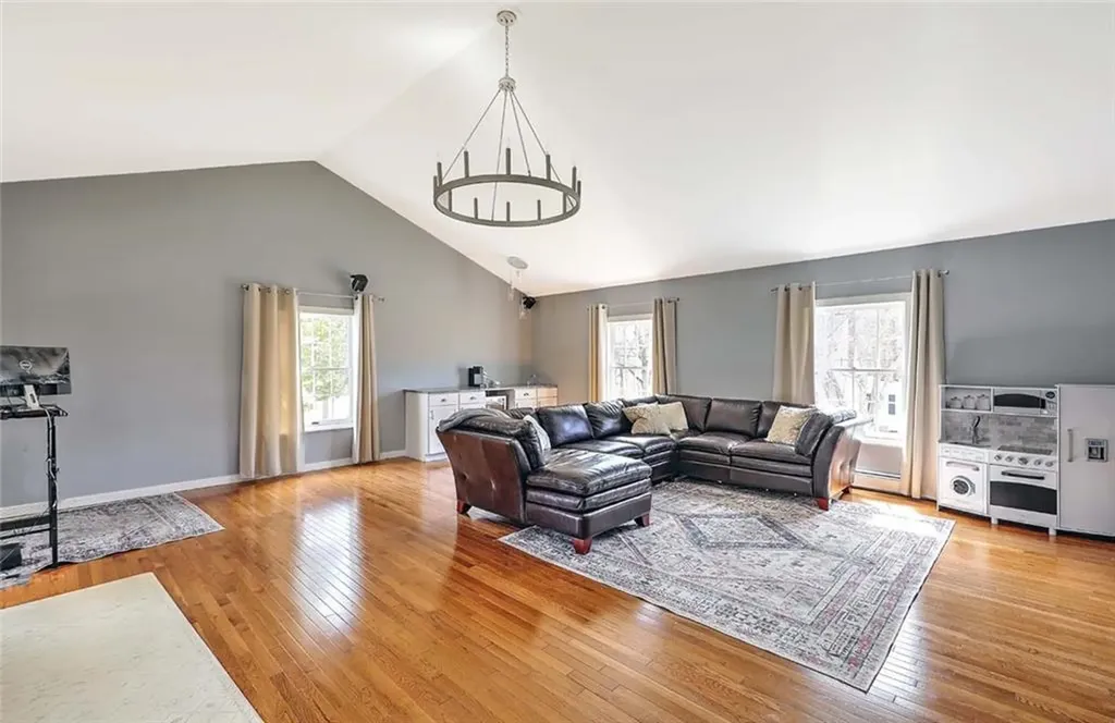17 Mosher Drive Barrington RI 02806