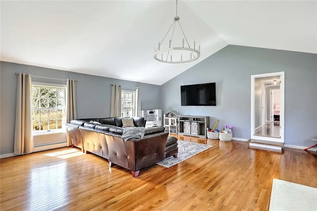 17 Mosher Drive Barrington RI 02806