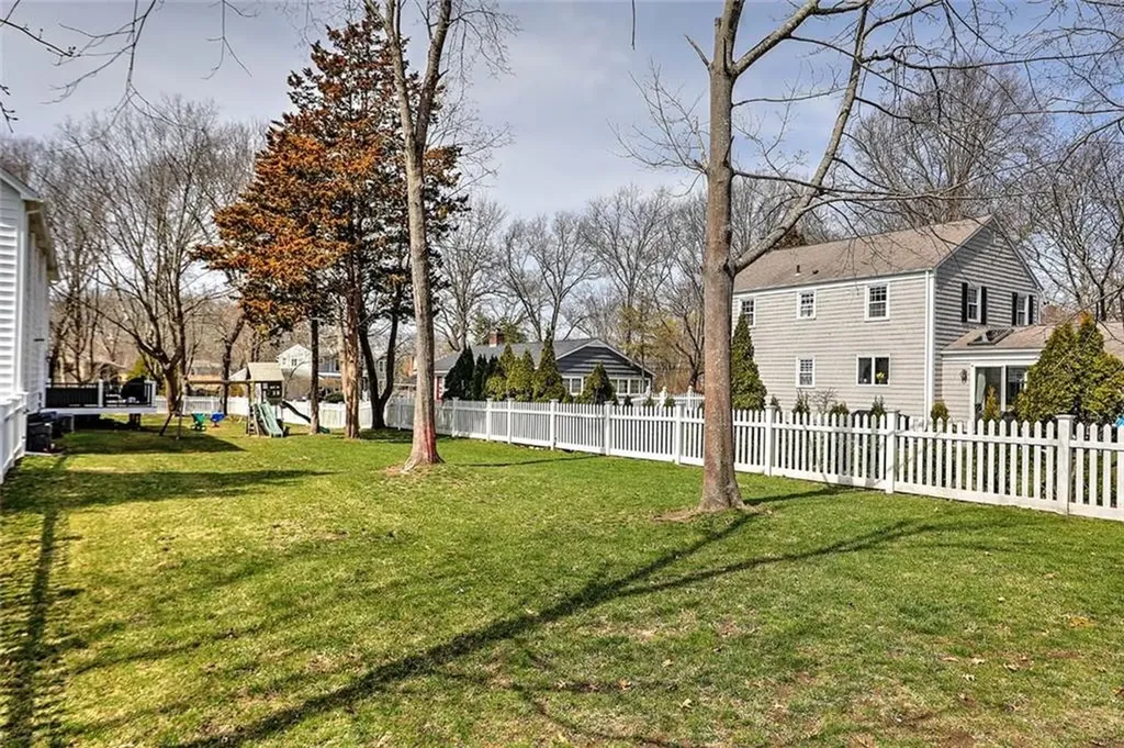 17 Mosher Drive Barrington RI 02806