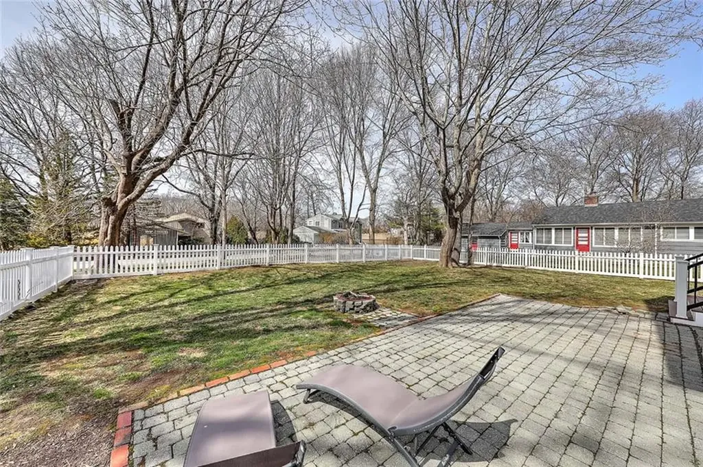 17 Mosher Drive Barrington RI 02806