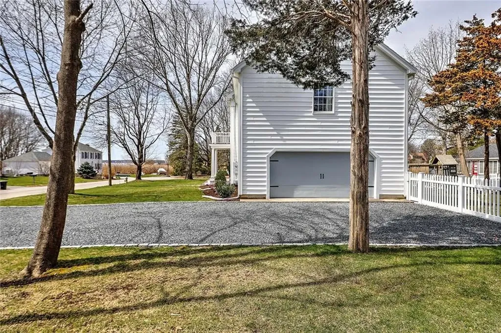 17 Mosher Drive Barrington RI 02806