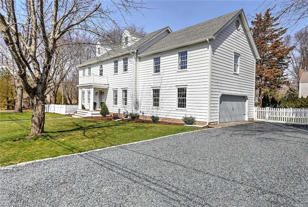 17 Mosher Drive Barrington RI 02806