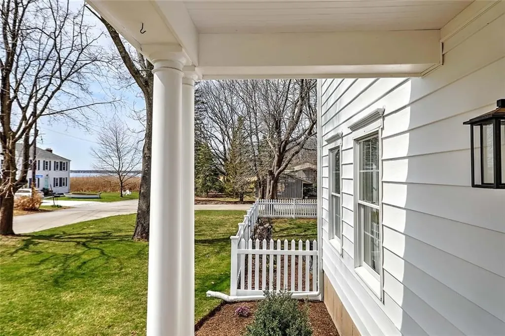 17 Mosher Drive Barrington RI 02806
