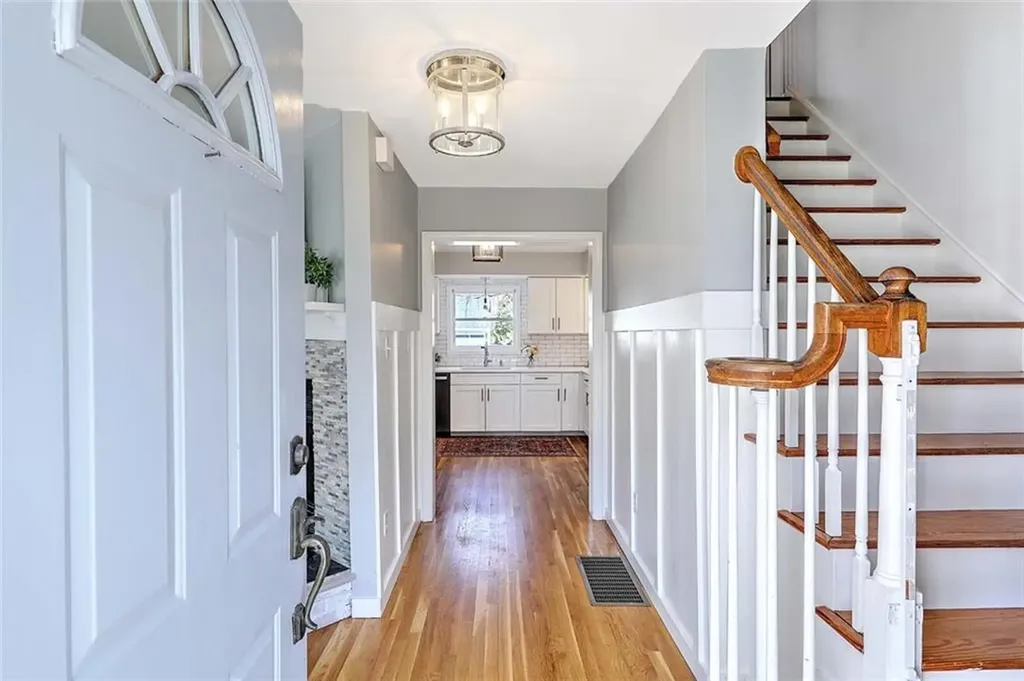 17 Mosher Drive Barrington RI 02806