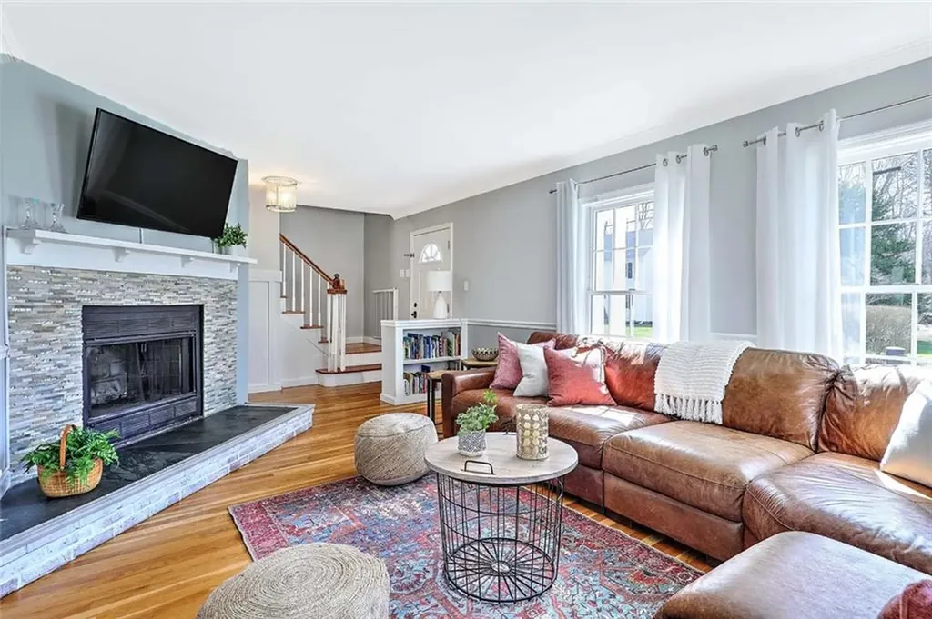 17 Mosher Drive Barrington RI 02806