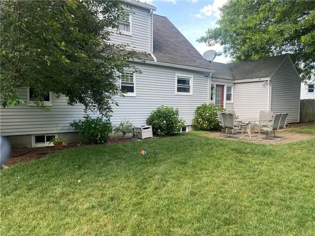8 Salisbury Road Barrington RI 02806