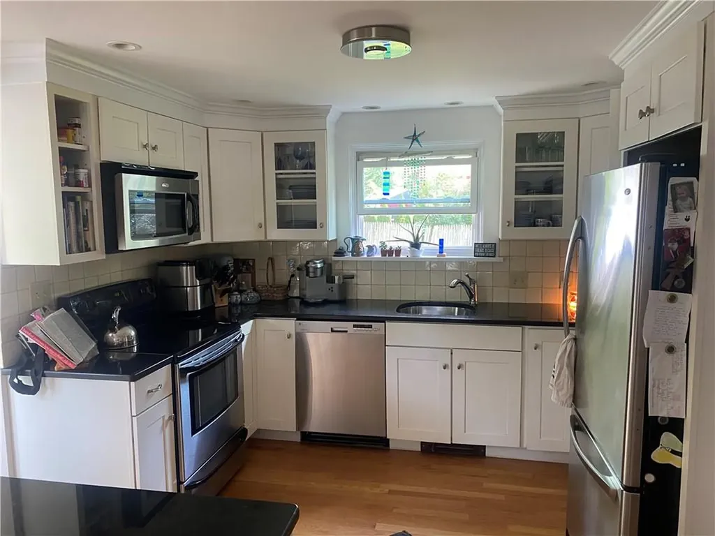 8 Salisbury Road Barrington RI 02806