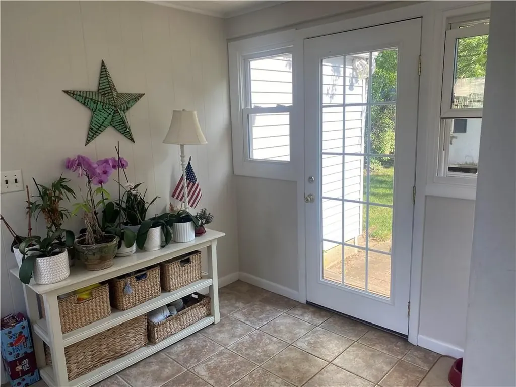 8 Salisbury Road Barrington RI 02806