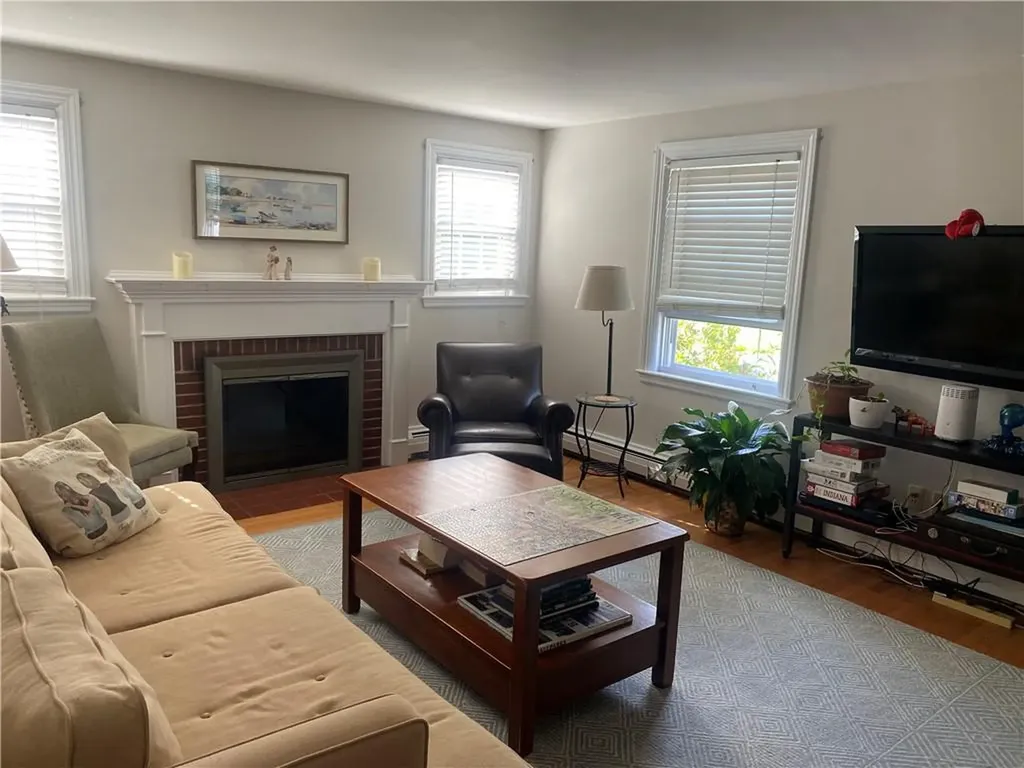 8 Salisbury Road Barrington RI 02806